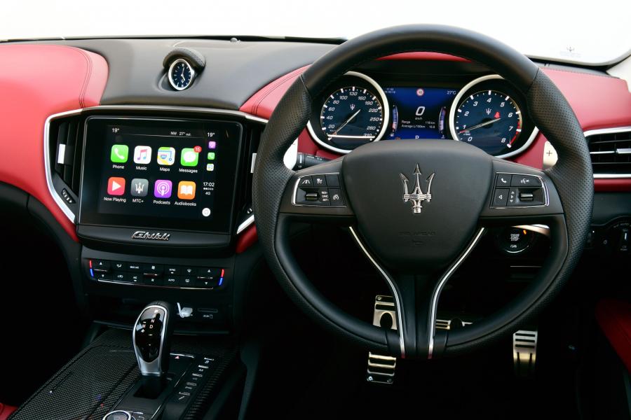 Панель приборов Maserati Ghibli S GranSport 2018 года  (AU) (фото 25 из 38)
